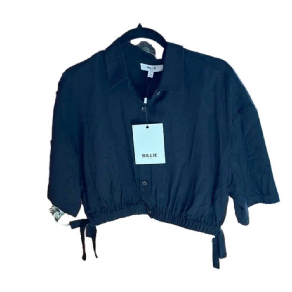 Billie Women’s Black Cropped Blouse Size Large NWT